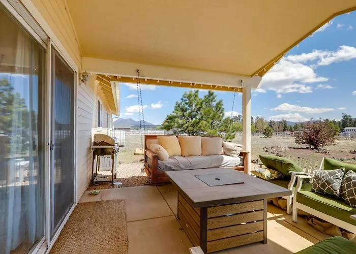 Flagstaff W/ Hot Tub & Mountain Views Holiday home
