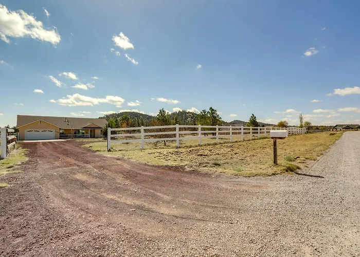 Flagstaff W/ Hot Tub & Mountain Views Holiday home