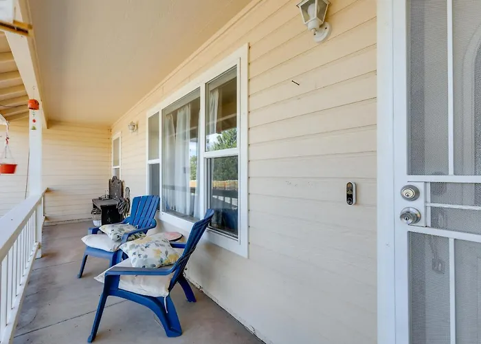 Flagstaff W/ Hot Tub & Mountain Views Holiday home