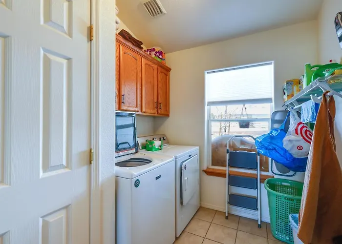 Flagstaff W/ Hot Tub & Mountain Views Holiday home *