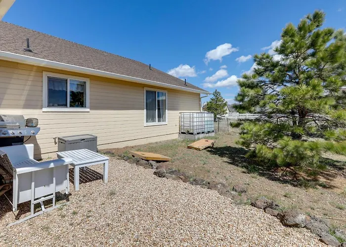 Flagstaff W/ Hot Tub & Mountain Views Holiday home