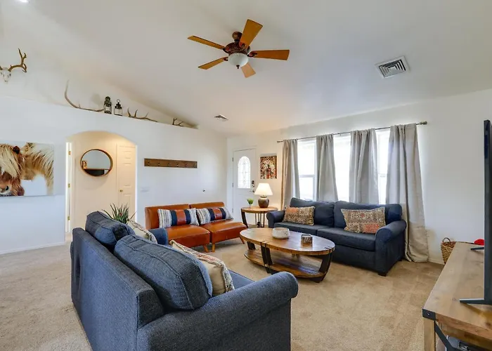Flagstaff W/ Hot Tub & Mountain Views Holiday home *