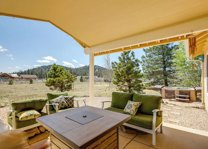 Flagstaff W/ Hot Tub & Mountain Views *