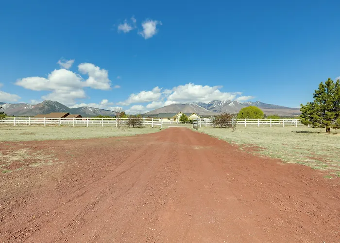 Flagstaff W/ Hot Tub & Mountain Views Holiday home Elden Pueblo